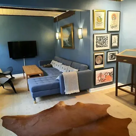 לינה וארוחת בוקר Idyllisk Byhus I Centrum Af Svendborg *